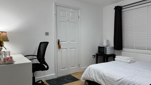 Ashford House | Room with en-suite facilities