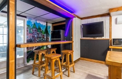 Les Rivieres Apartment | Room with parking and private bathroom