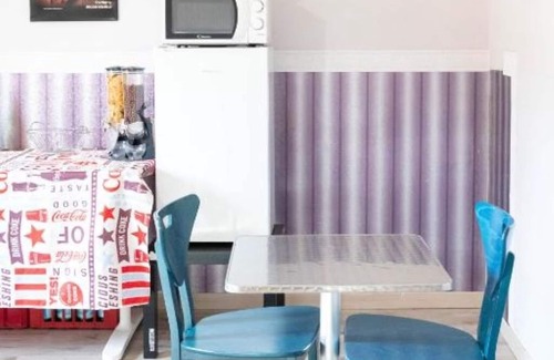 Secondigliano Apartment | Room with private bathroom - Brown