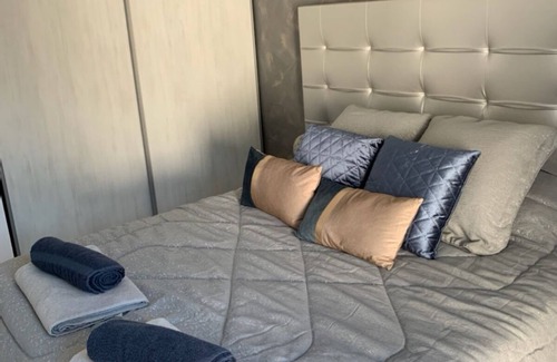 Allauch Bed & Breakfast | Room with private terrace and TEMPUR bedding, SWIMMINGPOOL ACCESS