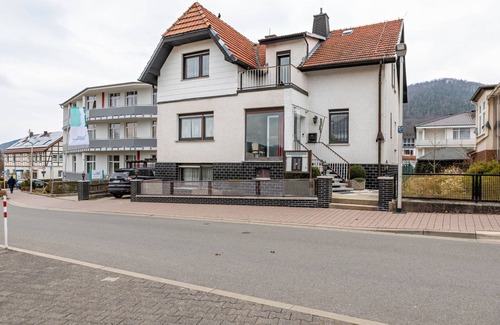 Reinhardshausen Apartment | Room 'Wollmert' with Shared Terrace, Shared Garden and Balcony