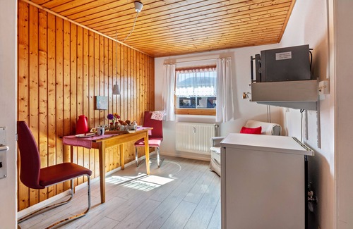 Schoenau im Schwarzwald Apartment | Room 'Zimmer 2' with Shared Terrace, Shared Garden and Wi-Fi