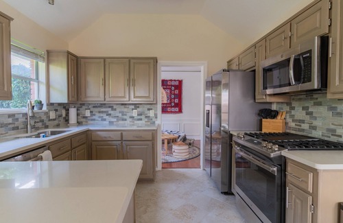 Original Town House | ROOMD | AMAZING Location | Bohemian Chic | 3BR 2BA