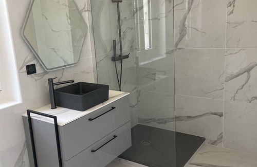 Guitera-les-Baines Bed & Breakfast | Rooms for rent guitera baths