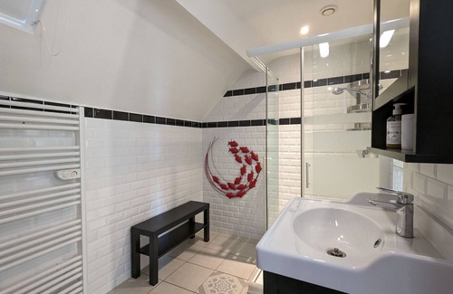 Fontguenand Bed & Breakfast | Rooms with guest table in Berry, near Beauval Zoo, parking