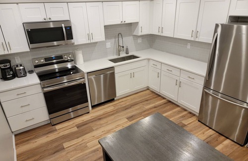 Coralville House | Roomy 3 Story Duplex Close To Mall, Restaurants, UI Hospital and Sport Arenas