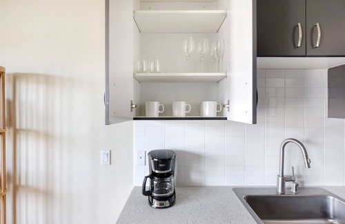 Downtown Apartment | Roomy Redmond 1BR w/Gym, W/D & Courtyard, near buses, by Blueground