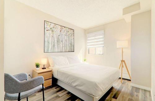 Beltline Apartment | Roomy Top Floor at Stampede w Free Parking and AC