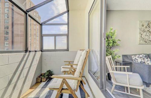 Beltline Apartment | Roomy Top Floor at Stampede w Free Parking and AC