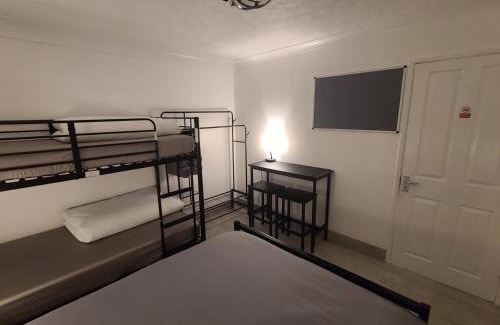 Crawley House | RoomZ-GATWICK-LONDON-Airport Parking-Travel Service
