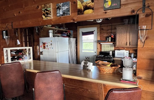 Adolphustown Cabin | Rooty’s Way in PEC