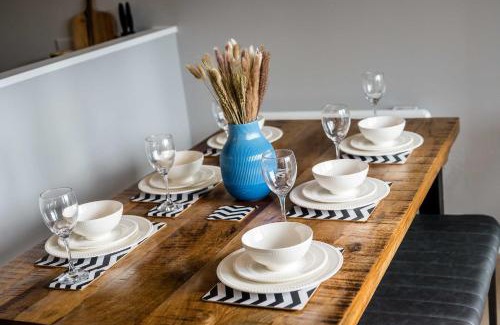 Liverpool City Centre Apartment | Ropewalks Retreat IV Sleeping 6 Guests with Parking and Balcony