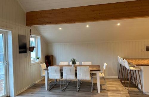 Vinnes House | Rorbu i Gilsvågen - Egen Brygge - Båtutleie
