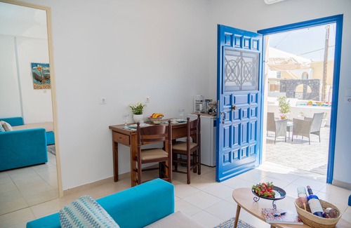 Santorini Apartment | Rosalia Studio Megalochorinn