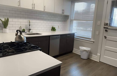 Avondale Apartment | Roscoe Retreat · Cozy 2BR in Chicago