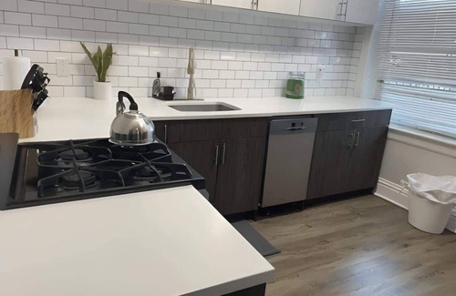 Avondale Apartment | Roscoe Retreat · Cozy 2BR in Chicago