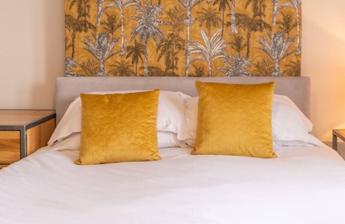 Hinton Charterhouse House | Rose And Crown
