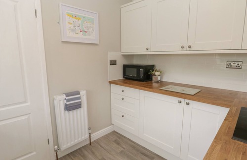 Ruswarp Cottage | ROSE BUNGALOW, family friendly, with a garden in Whitby