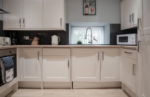 Llanddowror Cottage | Rose Coach House - 3 Bedroom Cottage - Pendine