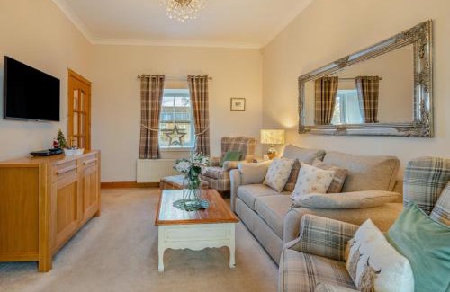 Rosyth House | Rose Cottage at The Steadings