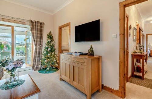 Rosyth House | Rose Cottage at The Steadings