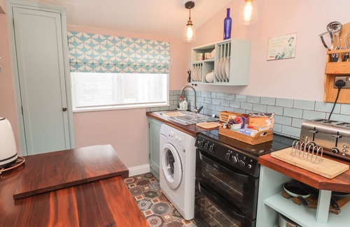 Deal Cottage | ROSE COTTAGE, country holiday cottage, with open fire in Deal