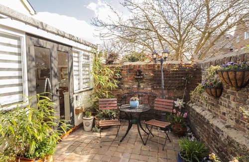 Deal Cottage | ROSE COTTAGE, country holiday cottage, with open fire in Deal