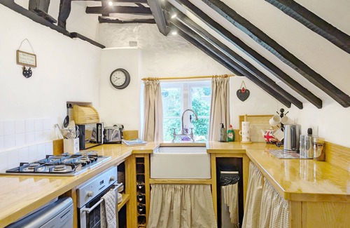 Middleton-on-Sea Cottage | Rose Cottage, Middleton - a cottage that sleeps 4 guests in 2 bedrooms