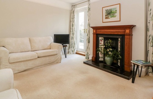 Llanvihangel Crucorney House | ROSE COTTAGE, pet friendly, character holiday cottage in Abergavenny