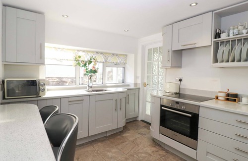 Lydney Cottage | ROSE COTTAGE, pet friendly, with open fire in Bream