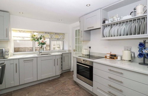 Lydney Cottage | ROSE COTTAGE, pet friendly, with open fire in Bream