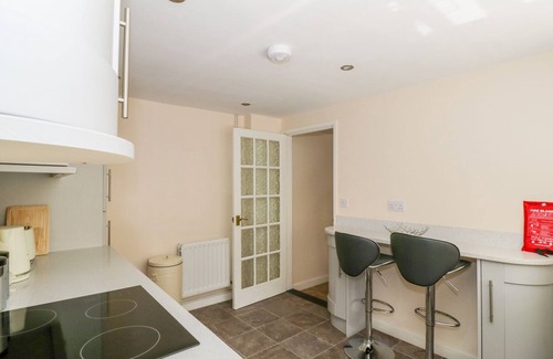 Lydney Cottage | ROSE COTTAGE, pet friendly, with open fire in Bream