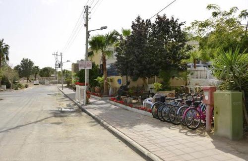 Neve Zohar House | Rose Dead Sea Neve Zohar