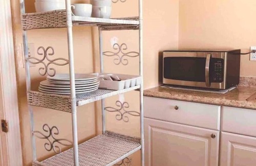 Albany Apartment | Rose Ellen’s Country Estate10% saving on 30 day stays