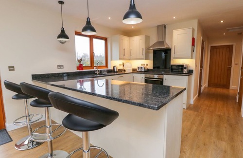 Sheriff Hutton Cottage | ROSE LODGE, family friendly, with a garden in Sheriff Hutton