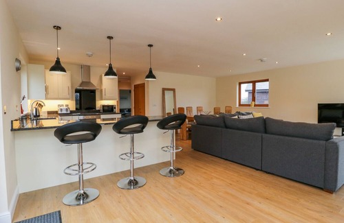 Sheriff Hutton Cottage | ROSE LODGE, family friendly, with a garden in Sheriff Hutton