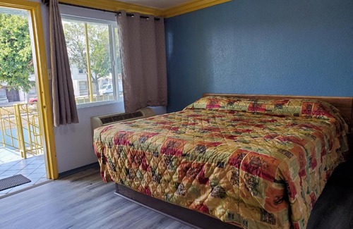 Compton Hotel | Rose motel