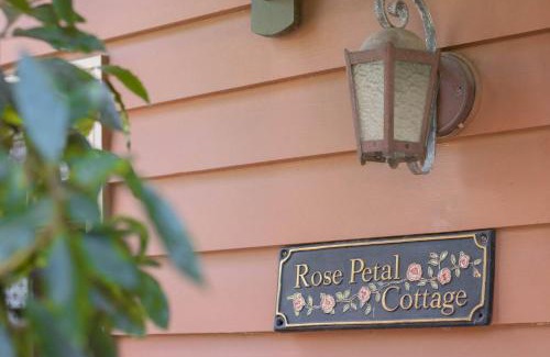 Golden Point House | Rose Petal Cottage Quaint Studio In Ballarat