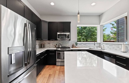 Oakmont Heights House | Rosedale Charmer - Sleeps 4 - Parking - NEW