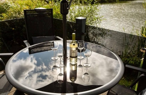 South Cerney Cabin | Rosedale Lakeside Lodge