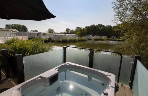 South Cerney Cabin | Rosedale Lakeside Lodge