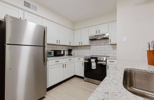 Lenexa Apartment | Rosehill Pointe 185 I Spacious 1 Bed 1 Bath