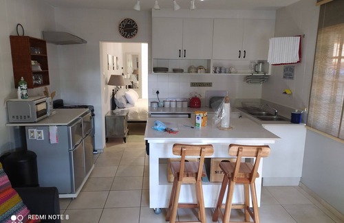 Durban North Cottage | Rosejay Self Catering Cottage. Close to all Durban's major Attractions.