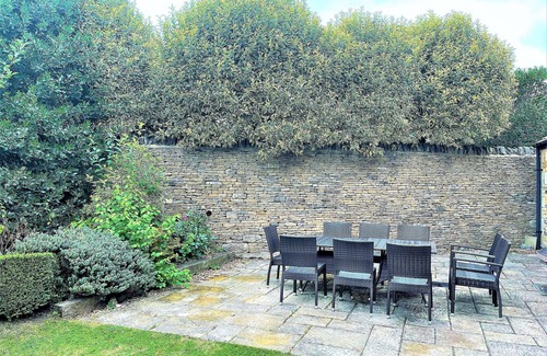 Stow-on-the-Wold Cottage | Roseleigh Cottage in the heart of Stow-on-the-Wold with parking for 2 cars.