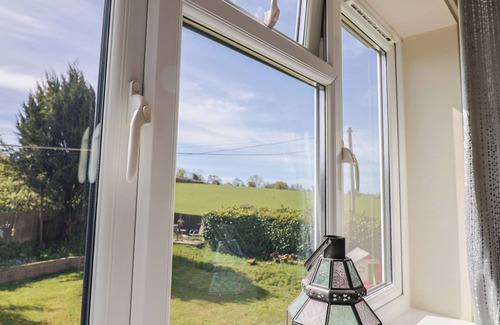 Axminster Cottage | ROSEMARIE ANNEXE, country holiday cottage, with a garden in Axminster