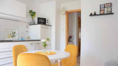 Halberstadt Apartment | Rosenwinkel Appartement im OG