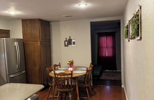 Paris House | Rosewood Cottage…sleeps up to 7!—Cleaning fee included in nightly rate!