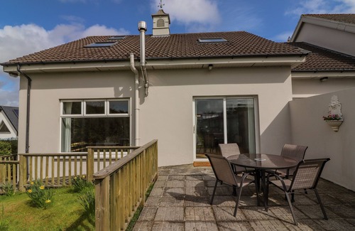 Faha House | ROSNACARTHNA MORE APARTMENT, pet friendly in Beaufort, County Kerry