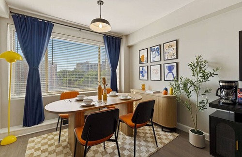 Radnor - Fort Myer Heights Apartment | Rosslyn 1BR Home | Walk to Eats + Free Parking