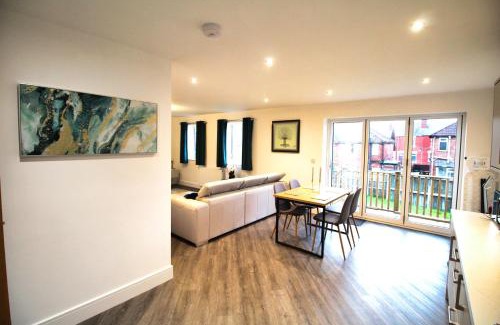 Rotherham House | Rotherham - Rawmarsh - 2 Bed Bungalow - New Build - High End Furnishings - Wheel Chair Accessible - Large Enclosed Garden - Dog Friendly